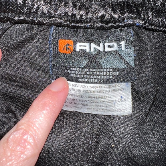 Basketball shorts - Picture 2 of 3